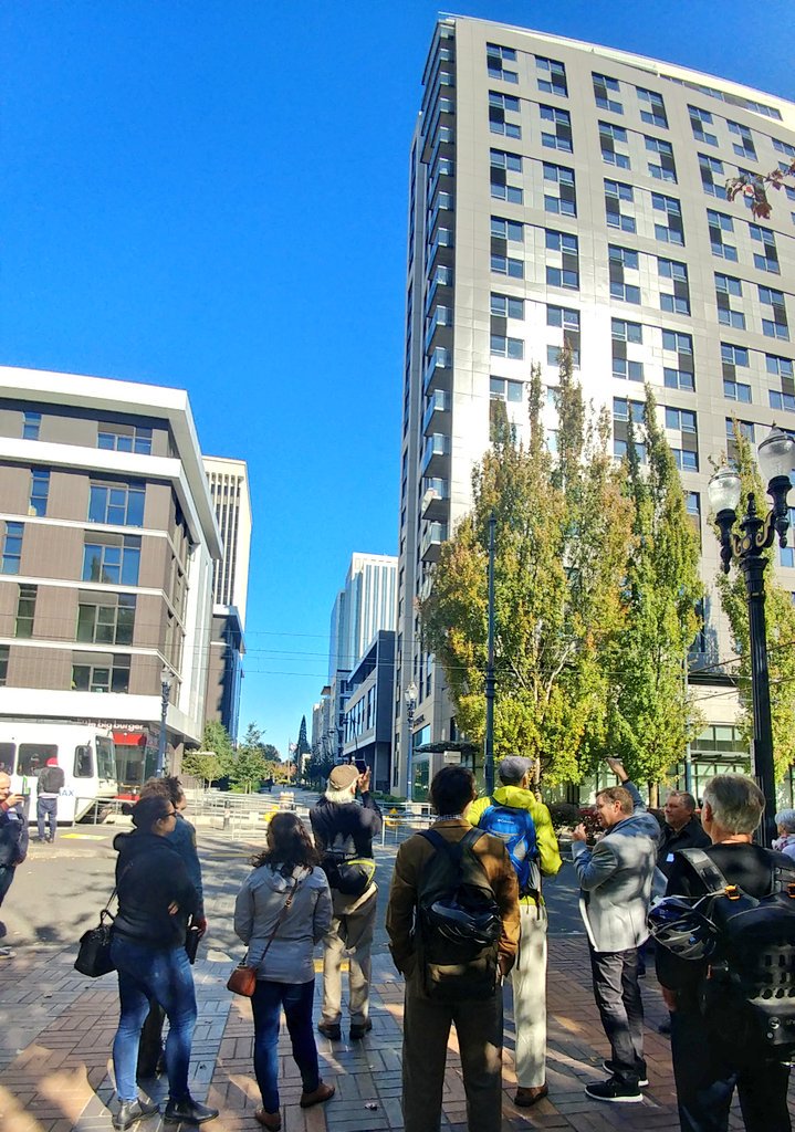 FirstStopPDX's tweet image. Thanks @docomomooregon for inviting us along your "Public Spaces Inside &amp;amp; Out" walking tour of Lloyd District today.

It was a pleasure to learn from local experts like @GBDArchitects about the (grey) past and (green) future of this district #TourDay #ExploreModern #DocomomoUS