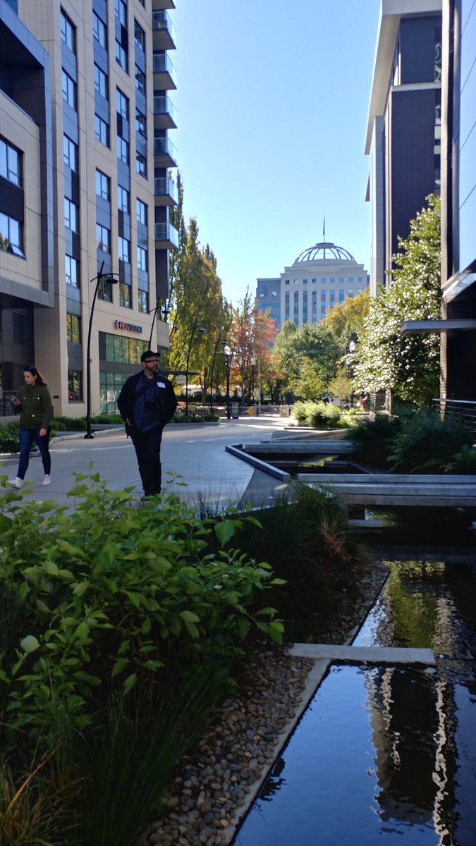 FirstStopPDX's tweet image. Thanks @docomomooregon for inviting us along your "Public Spaces Inside &amp;amp; Out" walking tour of Lloyd District today.

It was a pleasure to learn from local experts like @GBDArchitects about the (grey) past and (green) future of this district #TourDay #ExploreModern #DocomomoUS