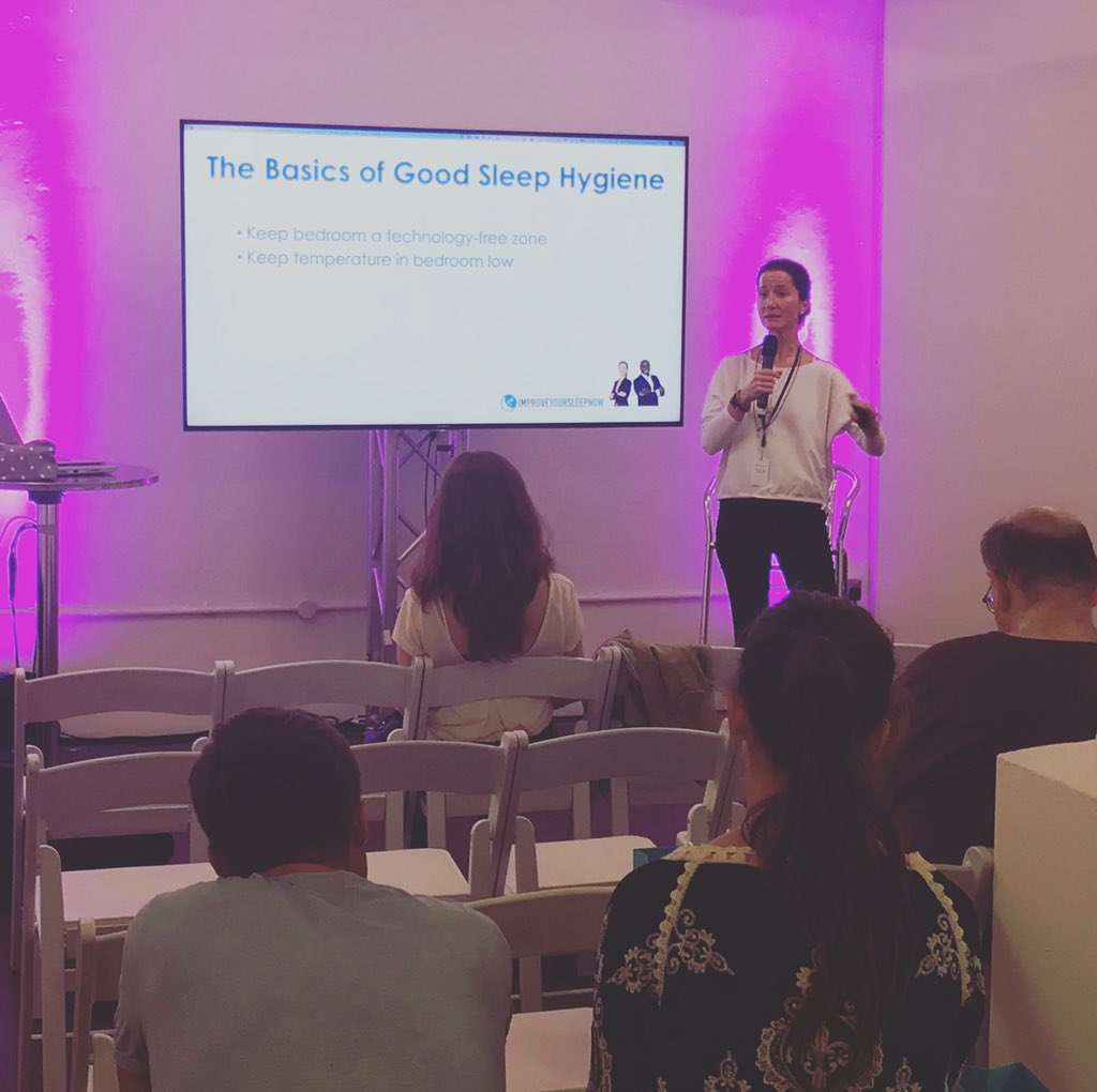 D A Y 2 at @somnexshow : Patricia giving a talk about WIND DOWN ROUTINE for a good night sleep 😴
We did also practice some relaxing breathing and dōTERRA oils were passed around to have everyone experience the benefits of those wonderful oils 💕🙌🏻
#sleepwell #improveyoursleep