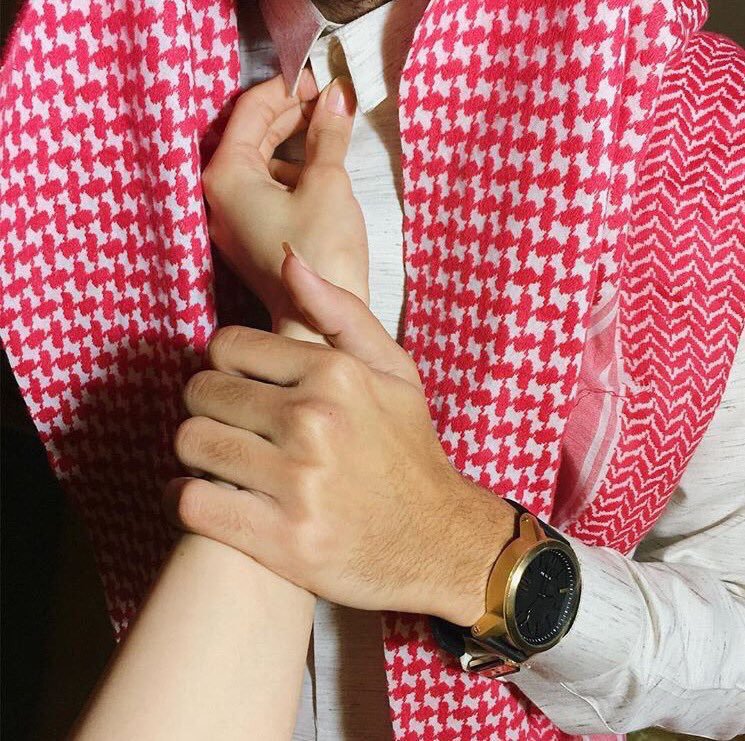 أجمل ذراعين ... هي من تحتضنك في ضعفك وحاجتك ..

وأجمل عينين ... من تود رؤيتك دائما حتى وانت في اقبح صوره...

والأجمل من يحبك بجميع حالاتك..