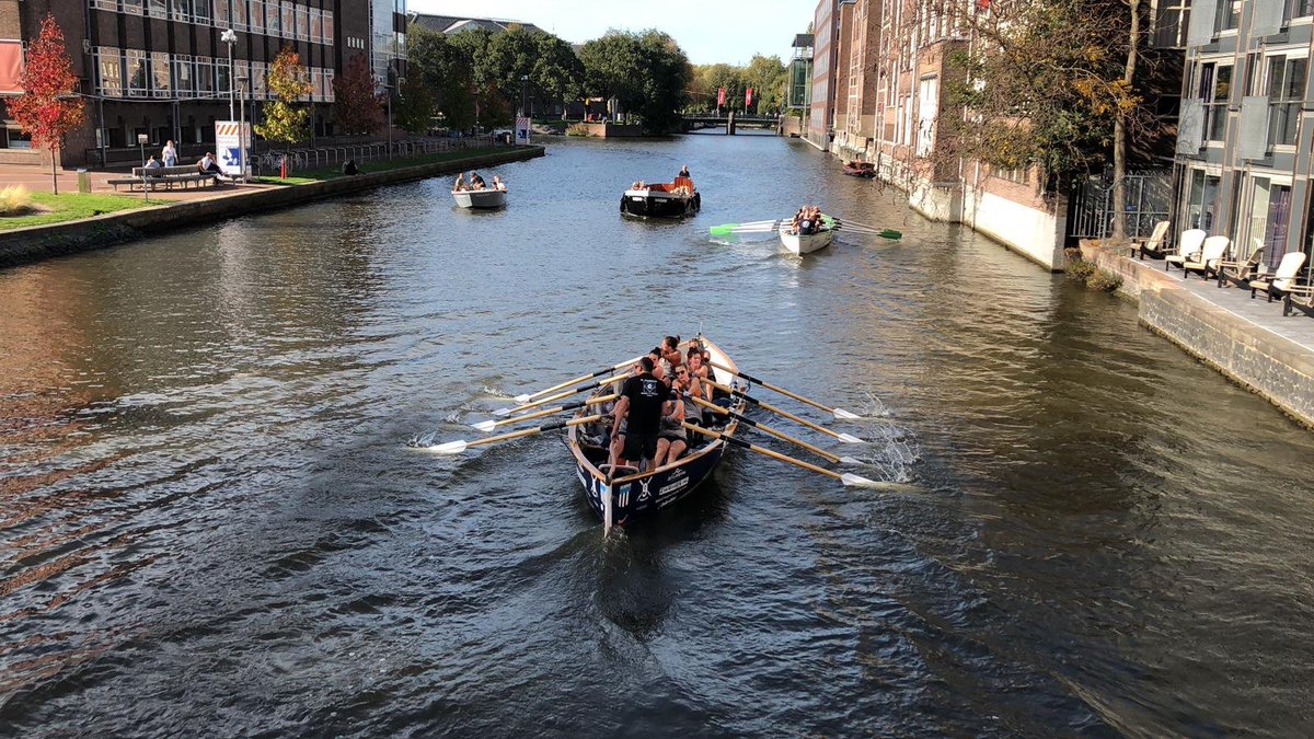 BAM... dat was de 32e Grachtenrace in Amsterdam. 
🥇Eerste plaats in de eerste klasse;
🥇Eerste plaatse in het kuiken klassement; 
🥉Derde plaats in het overall klassement.

#sloeproeien #grachtenrace #Amsterdam #teampaardenkreeknl