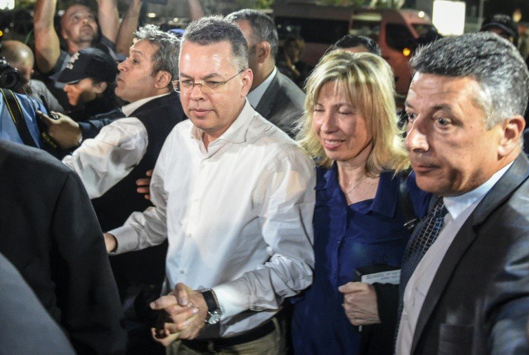 Chris_1791's tweet photo. Watch Live: Released U.S. Pastor #Andrew_Brunson, President Trump in Oval Office https://t.co/mqDTeE893G via @BreitbartNews https://t.co/c0BtgmBpzN