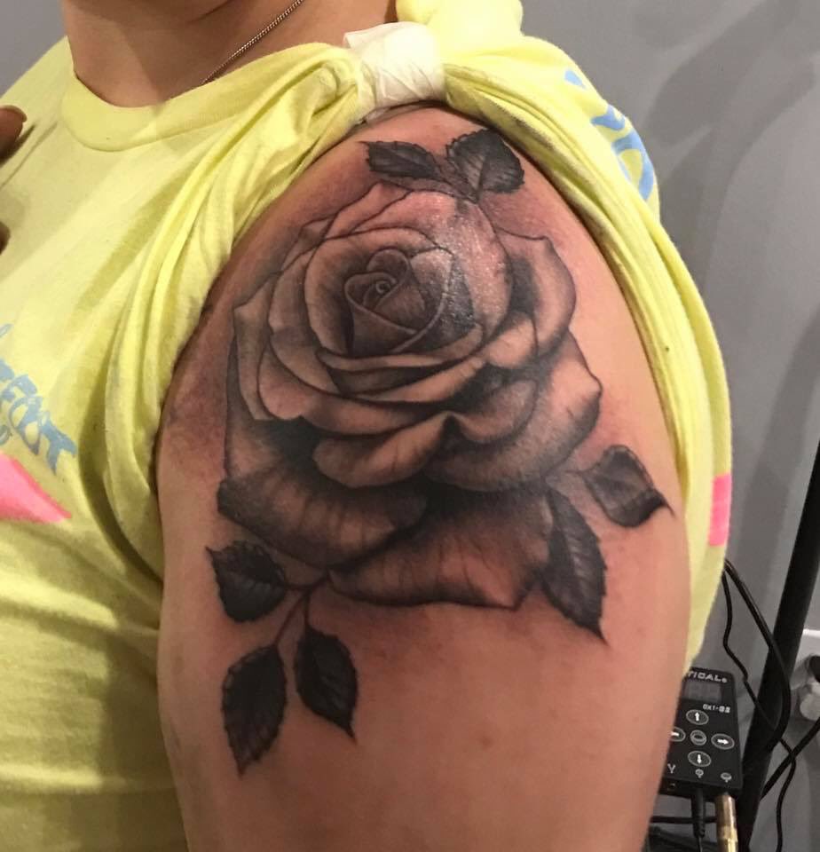 thenicaraguan80's tweet photo. @MiamiTattooCo LISA MARTINEZ IS A MILITARY POLICE OFFICER FOR THE US ARMY AND GOT THIS MASTERPIECE DONE THERE BY GUILLERMO, OUTSTANDING JOB https://t.co/XihZ0lKKv5