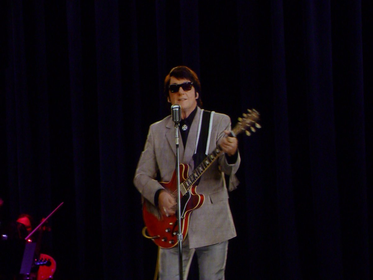 Calgaryhere2's tweet photo. @Royorbisonjr @ROYORBISON @GeorgeHarrison @thebeatles @OfficialWilbury My husband and I never had a chance to see Roy Orbison live in concert - we just saw his hologram concert, it was amazing - he will live forever in his music https://t.co/m6vwm4lvGG