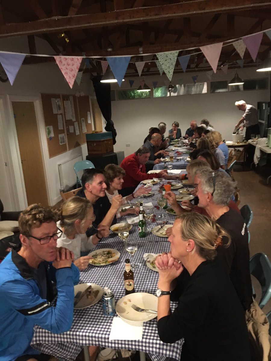 HanleyLTC's tweet photo. And after the 🐝 time for food ! https://t.co/w12B63rUl2