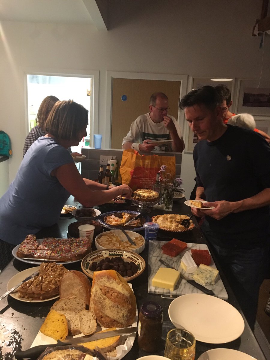 HanleyLTC's tweet photo. And after the 🐝 time for food ! https://t.co/w12B63rUl2