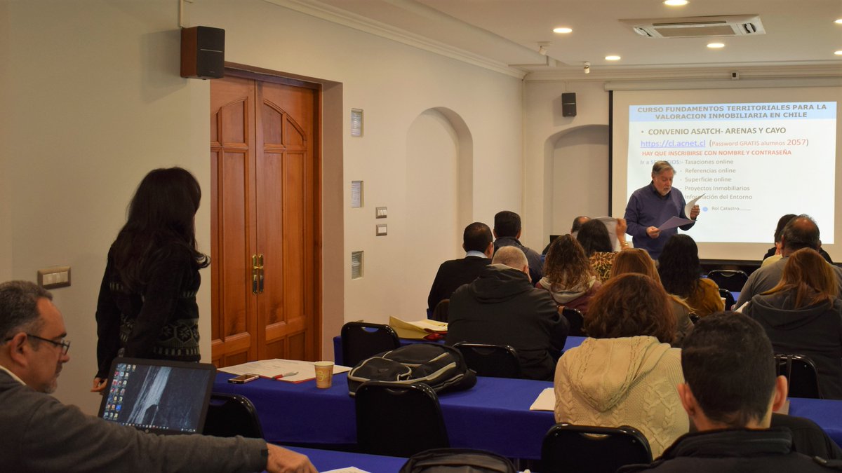 tasador_asatch's tweet photo. Finaliza el programa de integración de profesionales extranjeros, #ASATCH #SOITAVE. Curso FUNDAMENTOS #TERRITORIALES PARA LA #VALORACION #INMOBILIARIA
Módulo Ejercicio Profesional, con el profesor Fernando Merino. Agradecemos a todos los alumnos por su activa participación https://t.co/yzjhXOxwGE