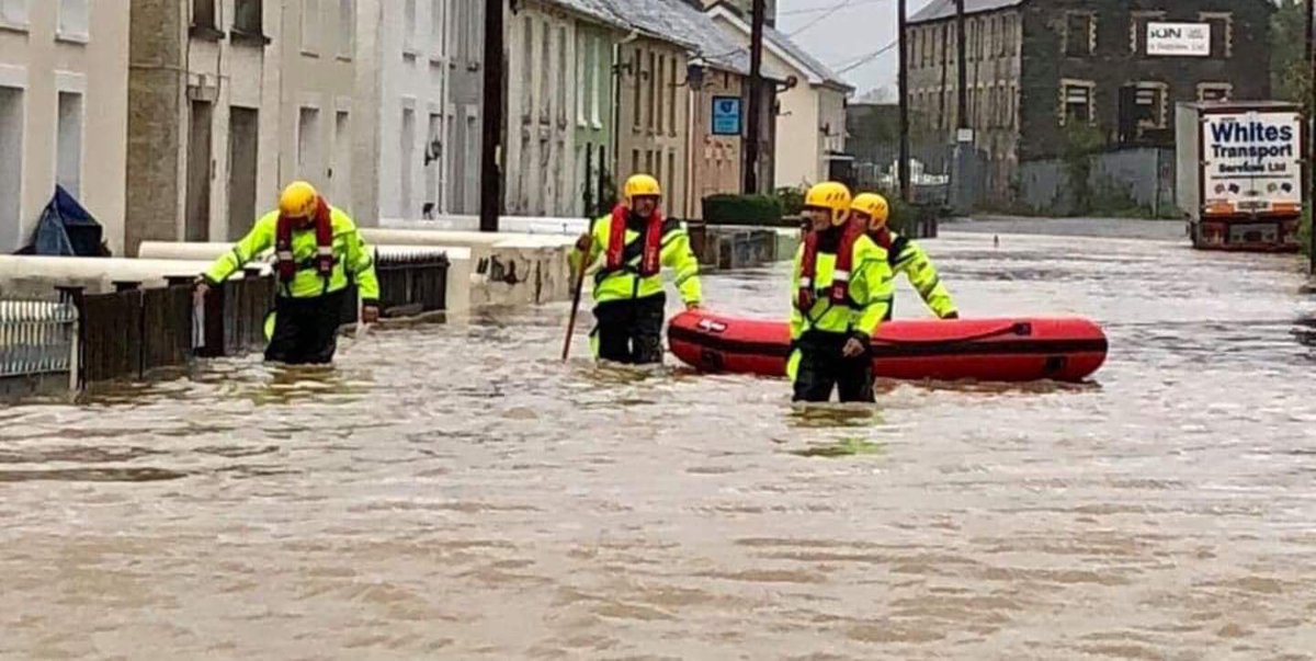 PeteWhite5000's tweet photo. #Llanybydder #whitestransportservices #Garyrees #flood #westwales https://t.co/tsn3I8TXfp