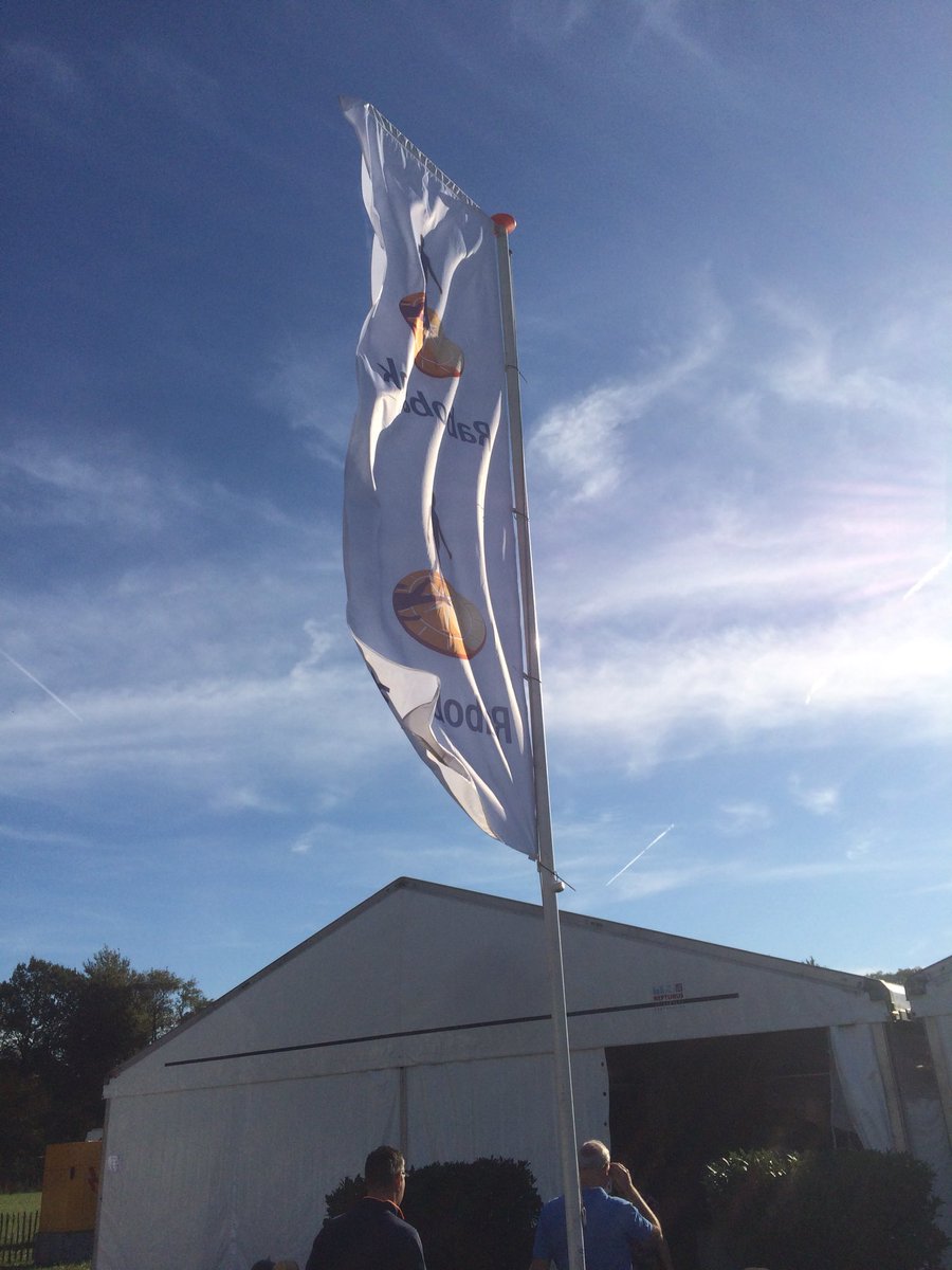 ZaatMarcel's tweet photo. Top dag op de @militaryboekelo met record bezoekers, record temperatuur 😅en record 🍺🍷 https://t.co/ivz3fs2Gf3