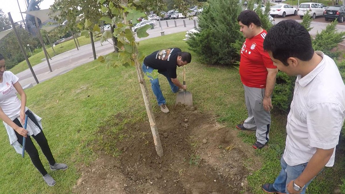 crmonterreypro's tweet photo. @parquefundidora #regalaunsuspiro #rotaryinternational #rotary #rotaract #reforestation #parquefundidora #monterrey #arboles #siembraunarbol #weekend #betheinspiration #donaunarbol https://t.co/3uoSLlsXDf