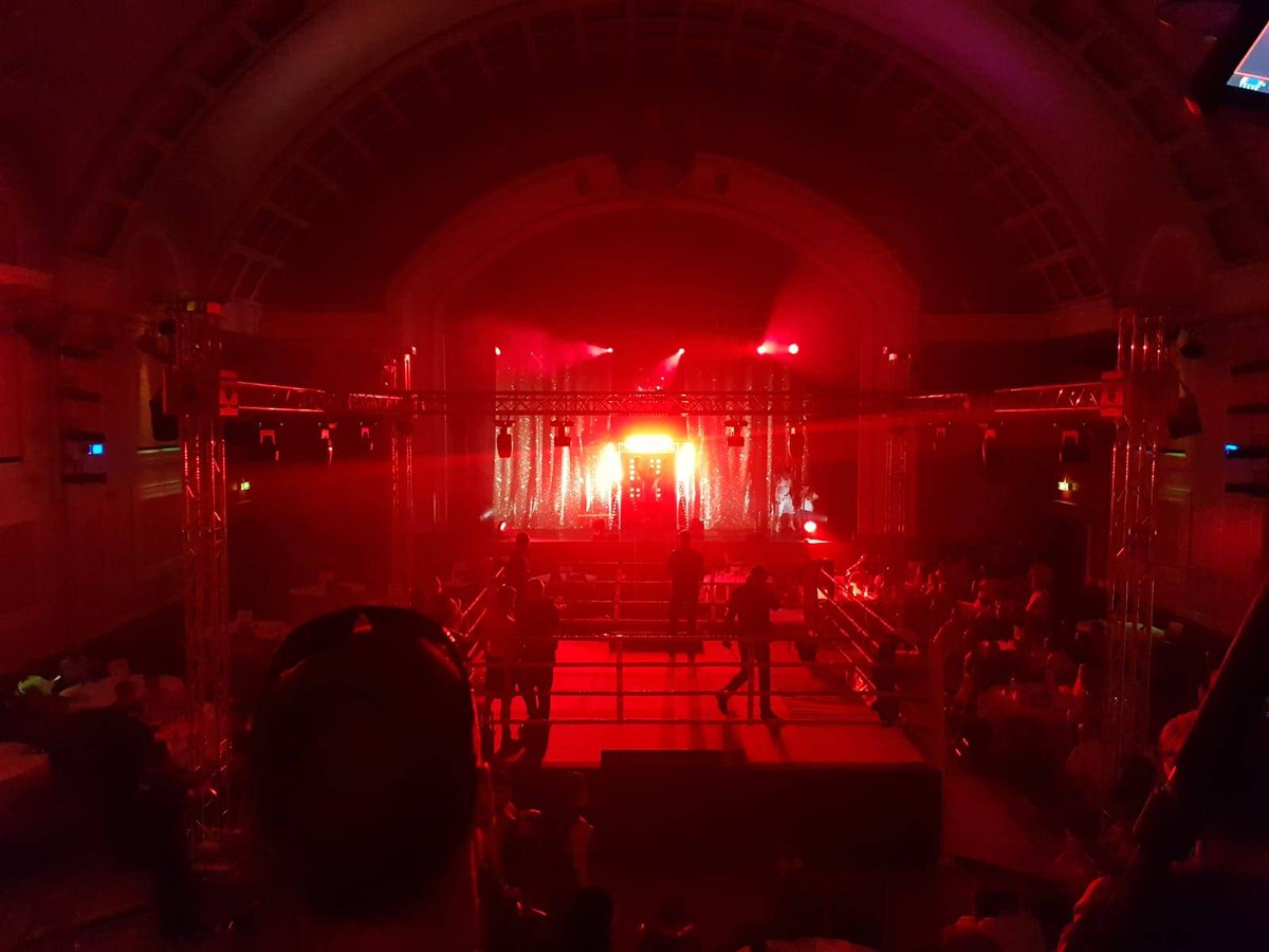 Tonight we're in Clacton on Sea filming the boxing for EBO Boxing! 

👊💪🎬

#boxing #fightnight #clactononsea #essex #eboboxing