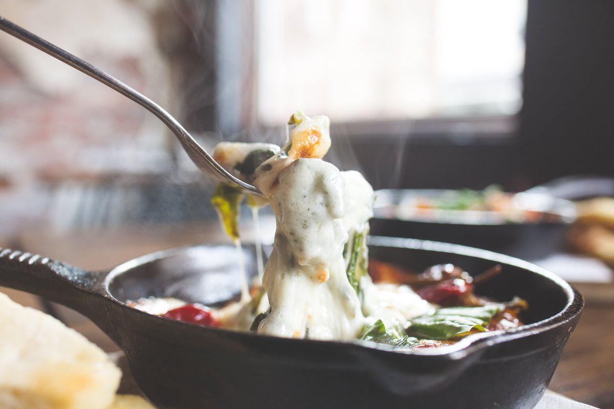 Gooey - cheesy scamorza to kick off a rainy Saturday night!

#bufadpizza #phillypizza #phillyeatsgood