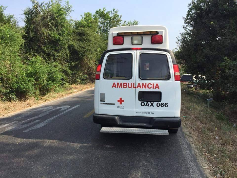 Si van en camino es porque hay una vida que salvar. #CedeElPaso a nuestras 🚑 🚑 🚑