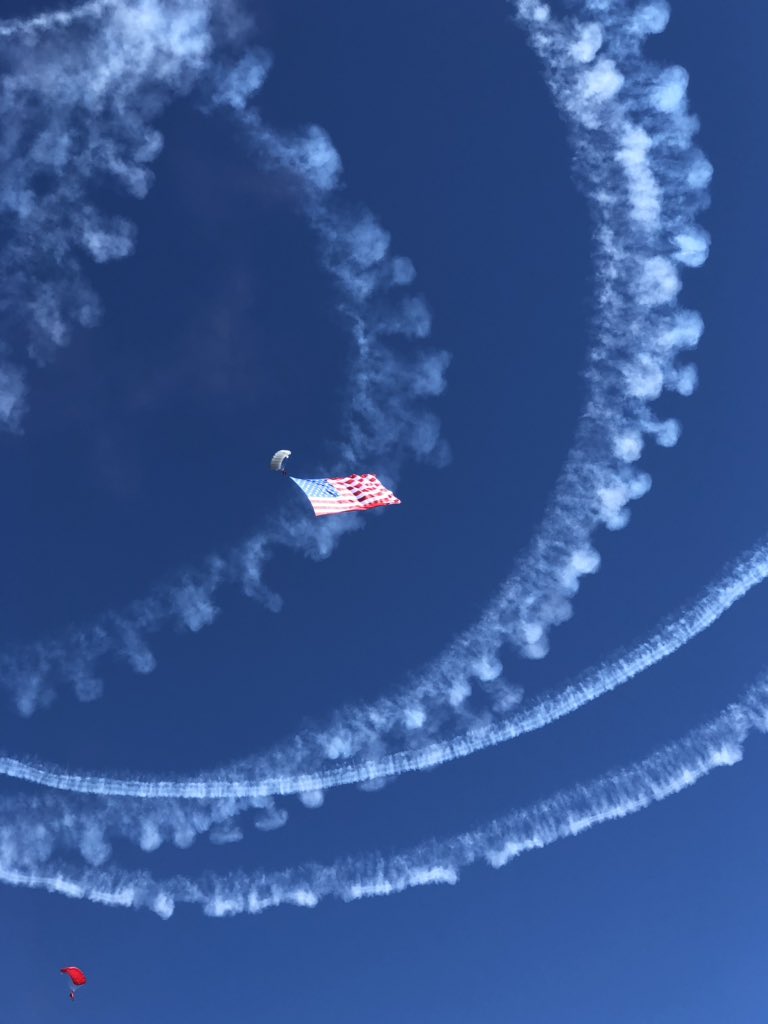 Av_Roundup's tweet photo. 🇺🇸 #AviationRoundup begins with a 5000 square foot flag jump https://t.co/iiJZf0cSbf