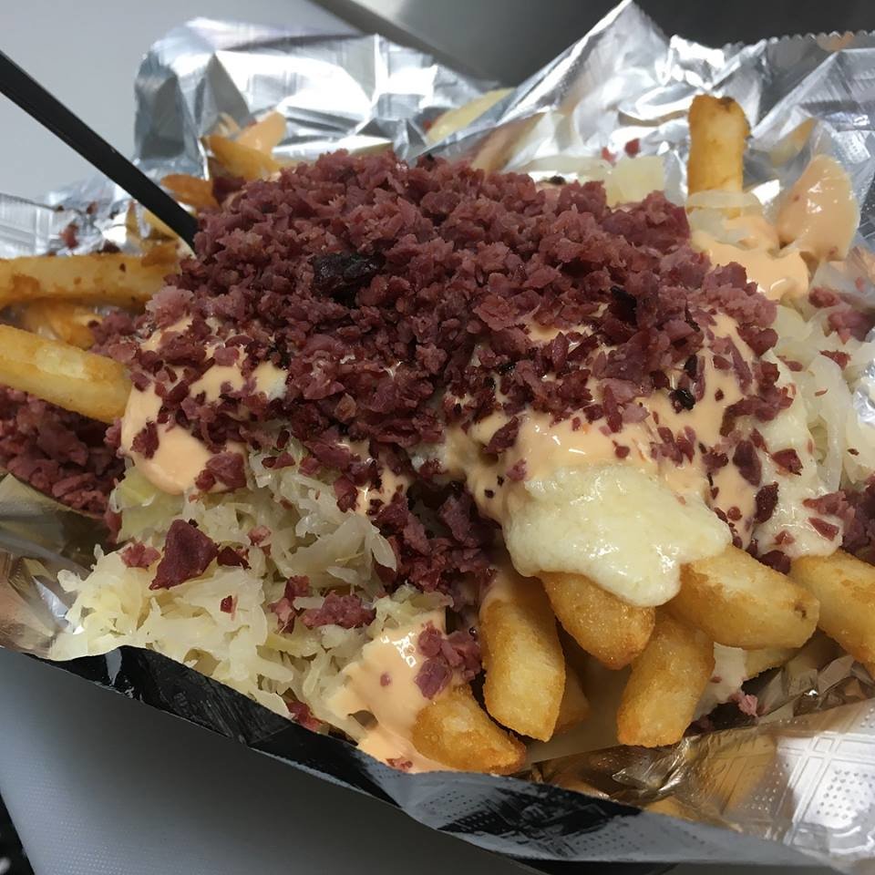 owlsnestboston's tweet photo. Don't call it a comeback - @CornedBeefBus is here at the Esplanade again from 4-9pm! #CharlesRiver #FoodTruck https://t.co/GOf9AMLu4S
