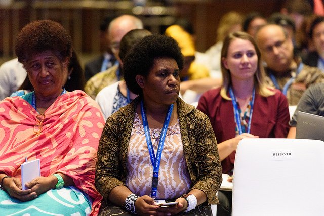 Banquemondiale's tweet photo. Christine @Lagarde  et @JimYongKim  ont rencontré des représentants d'organisations mondiales de la société civile lors d'un événement organisé parallèlement aux Assemblées annuelles à Bali. Voir le replay (en anglais) https://t.co/tBqDq0ChED #AMCSO18 https://t.co/8wy9S8uQnl