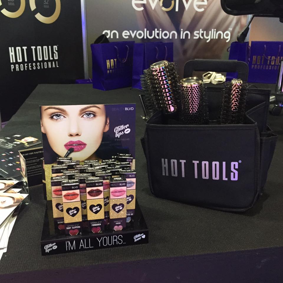 hottoolsprouk's tweet photo. Don’t forget that this weekend at Salon International is your chance to get some great pre-order deals for Hot Tools! Plus we have a fab competition to win Hot Tools and @Beautyblvduk ! Head to H130 Champagne Bar to enter!
#hottoolsproeu #salon2018 #evolvestyler #hottoolscurlbar https://t.co/PrIC4Ah4M9