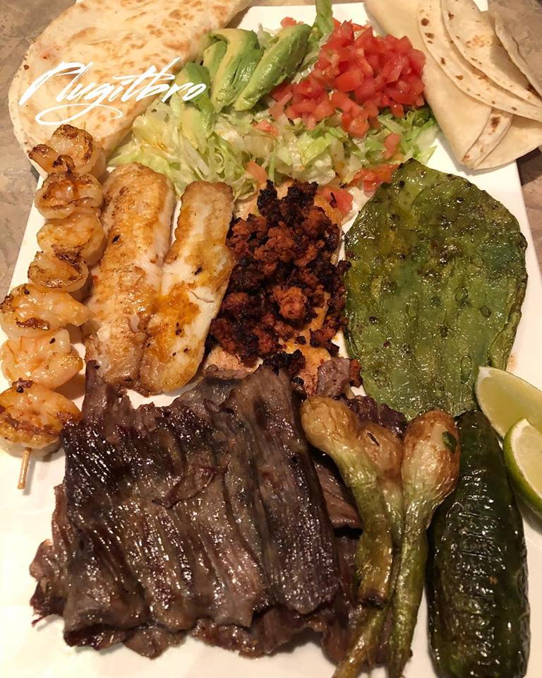 plugitbro's tweet photo. #plugitbro #salad #steak #fish #spanishonion #chicken #avacado #costarica #latenight #dinner #foodphotography #pic #enjoylife #dontworrybehappy #shrimp #cactus #traveler #travel #food #foodie https://t.co/VTW0JhTSrS
