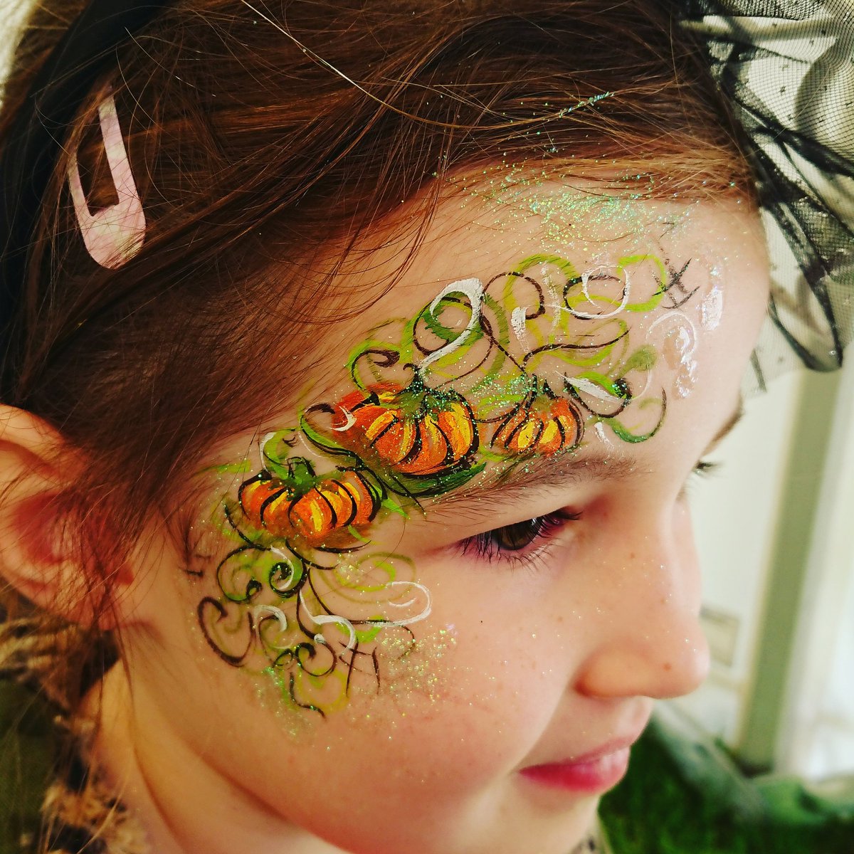 WhimsicalMUA's tweet photo. Been painting today at @CattowsFarm for pick your own pumpkins 🎃 Various facepainters will be there every weekend leading up to Halloween. #pumpkin #pumpkinfacepaint #facepaint #FACEPAINTING #skeleton #skeletonmakeup #skeletonfacepaint #superstar #superstarfacepaint https://t.co/jcVx20n2MM