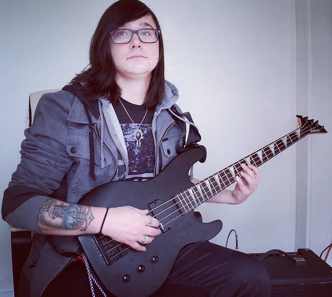 The_Scorbutic's tweet image. Had this Jackson bass for a little over a year now, but I never really messed with it bc this year has been crazy...I think now's the time to learn how to use this thing properly
.
.
#progressdaily #neverstoplearning #pittsburgh #bass #jackson #nerd #musicislife #tattoo #bioshock