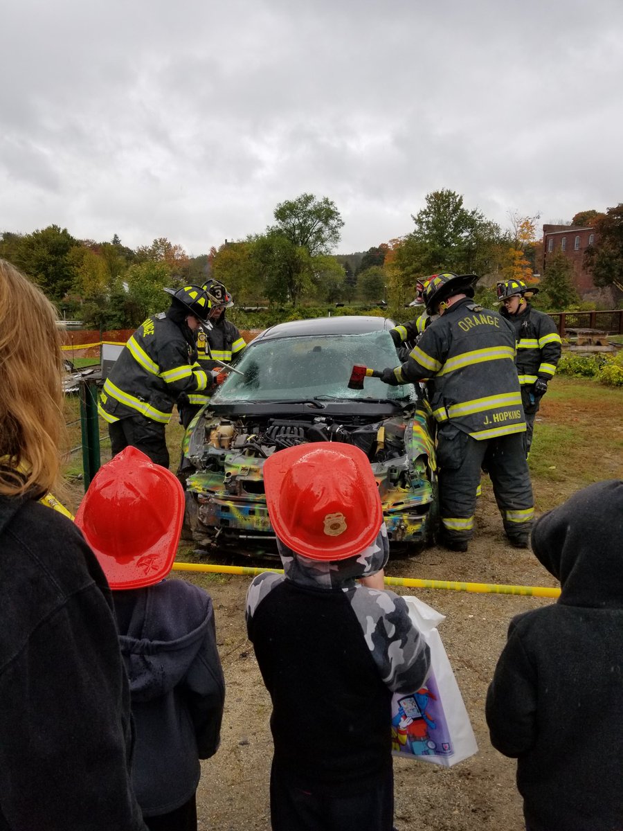 NatashaJAdams's tweet photo. Spreading the word about #firstNET with the @Orange_Fire_Ma Thank You for all you do for our community! @BlevinsMandi @FirstNet https://t.co/95vsVEKxKz