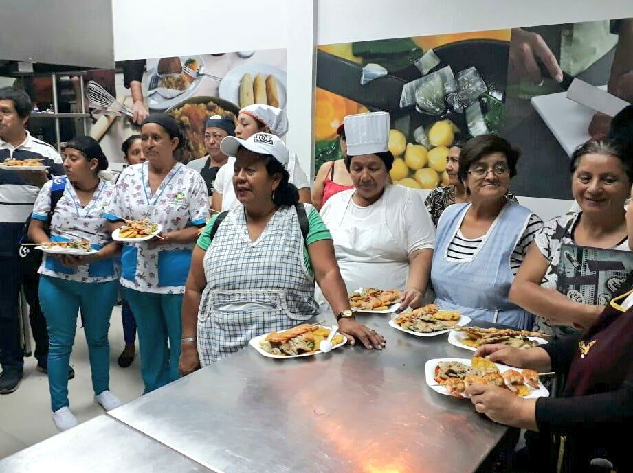 secap_ec's tweet photo. En #Cuenca finaliza con éxito #CursoSecap "Manipulación de alimentos, alimentación y nutrición para bares escolares del Sistema Nacional de Educación" ¡Felicitaciones a los 30 participantes graduados de este proceso! #CapacitacionParaTodos https://t.co/AnlcwI47MA