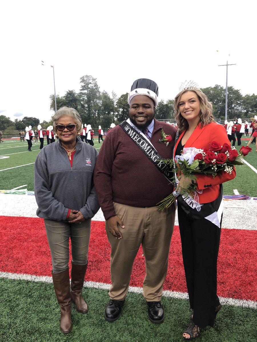 CalUStuAffairs's tweet photo. Congratulations to our 2018 Homecoming King and Queen, Jerron Corley And Whitney Ptak! #CalHoco18 https://t.co/YrFxoc6NYC