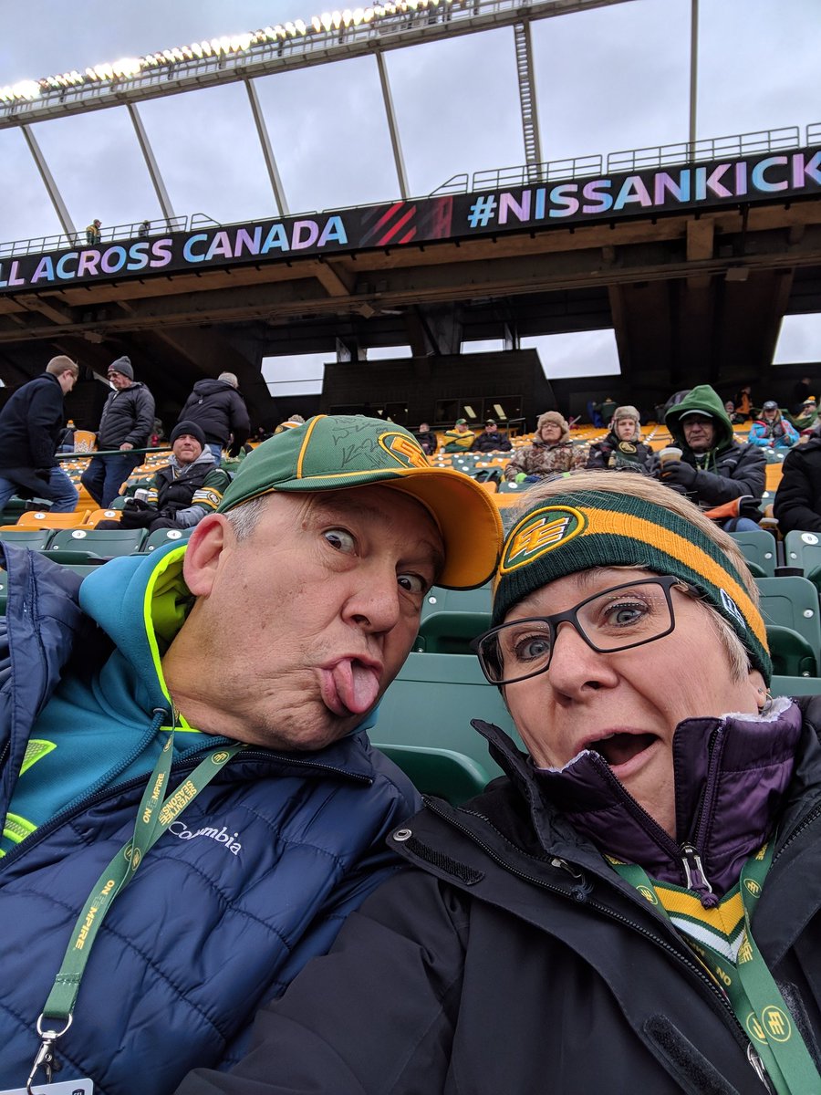 StuffedHeathen's tweet photo. READY!! Go Esks GO!! #AllConnected#Telus https://t.co/pvv1TVtIvr