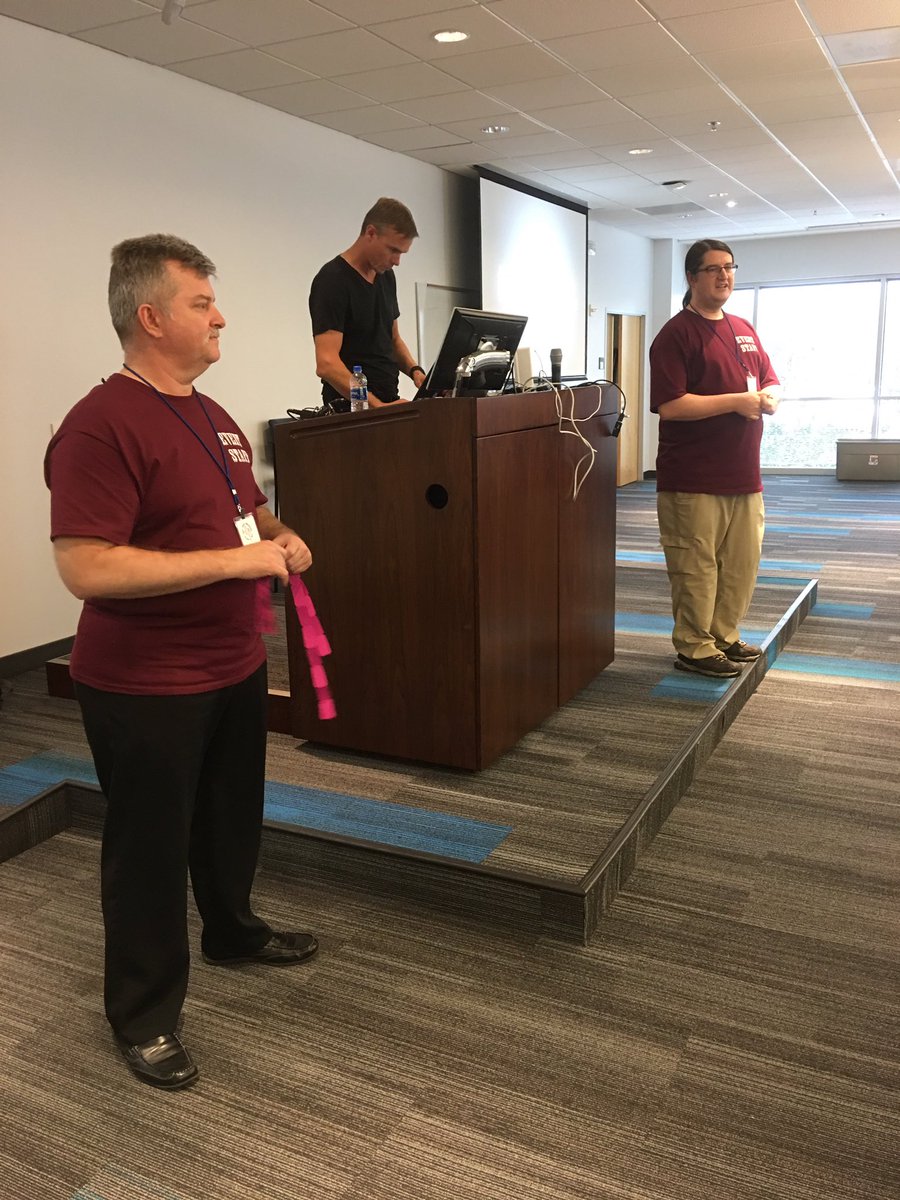 DevFestWeekend's tweet image. Our team is explaining about the great raffle prizes!