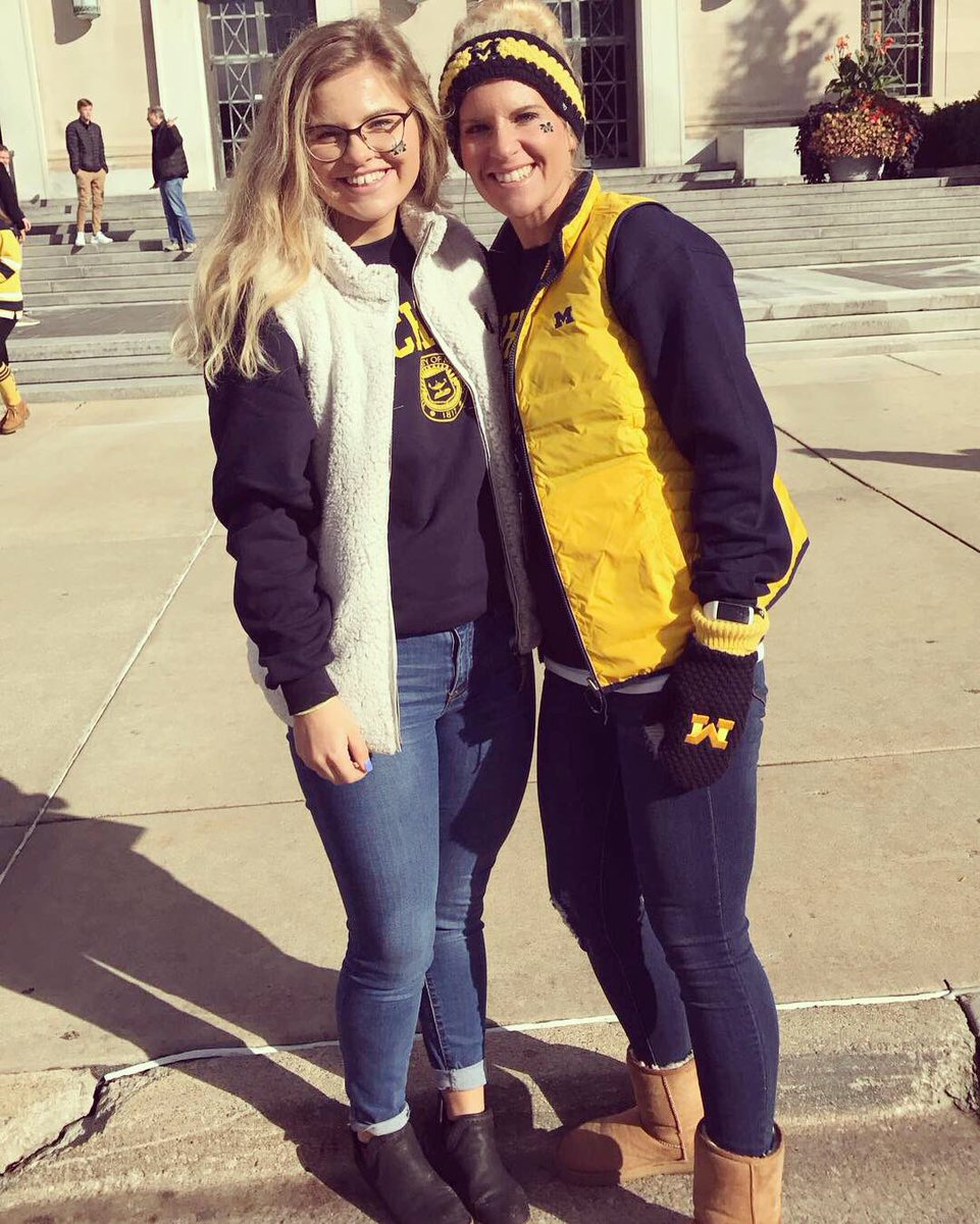 lyssbrads's tweet photo. Iβm lactose intolerant π§π« #BeatWisconsin #GoBlueLive https://t.co/Qk53z7Kto1