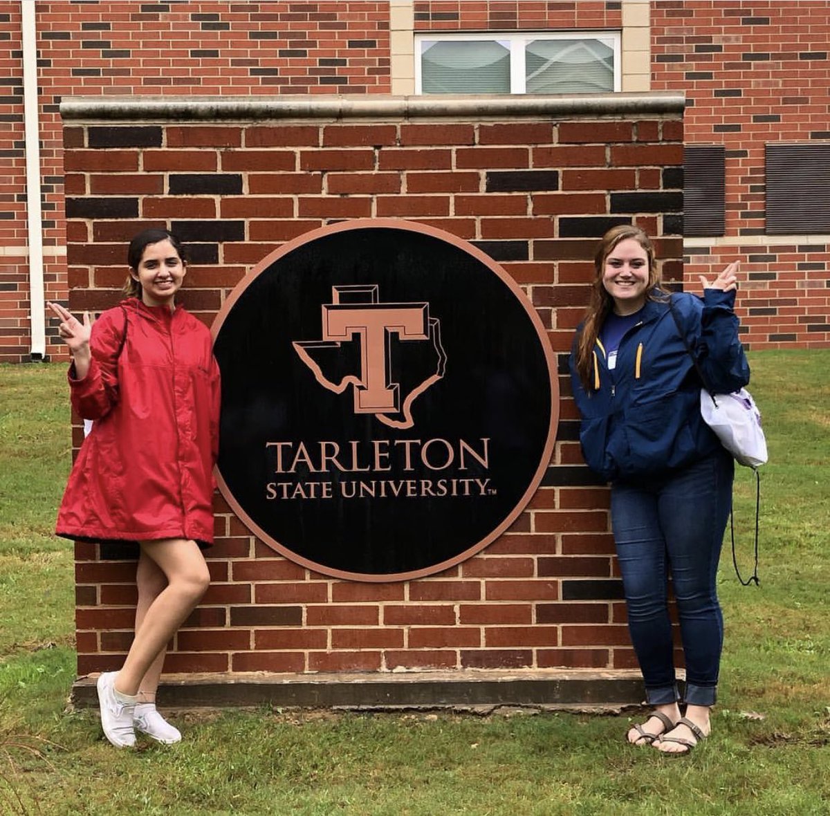 LongakerKelly's tweet photo. ⁦@JimPlain⁩ is where it all started for these two #BFFs.  Now these ⁦@TomGlennHS⁩ Seniors are about ready to spread their wings and fly! #bittersweet https://t.co/gGISRgyfs0