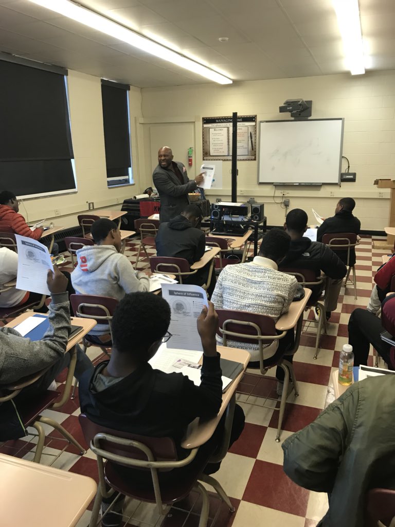 calidb's tweet photo. Worked with teenage boys on the south side of Chicago this morning. Teaching them about leadership, Kwanzaa, and building comm(unity).#bluelightfoundation #afrobang https://t.co/RGYzcbAO3Q
