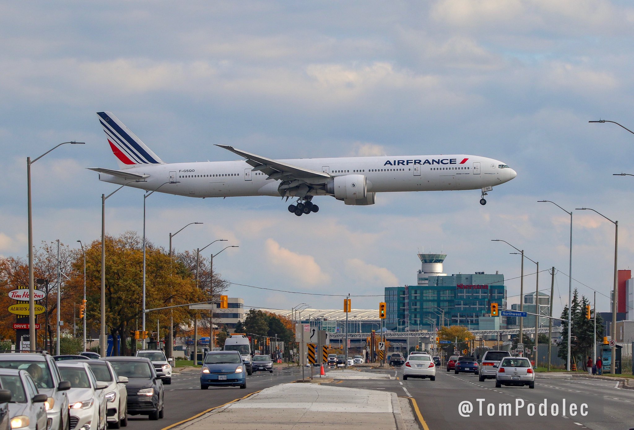 Top 98+ imagen flight paris toronto fr.thptnganamst.edu.vn