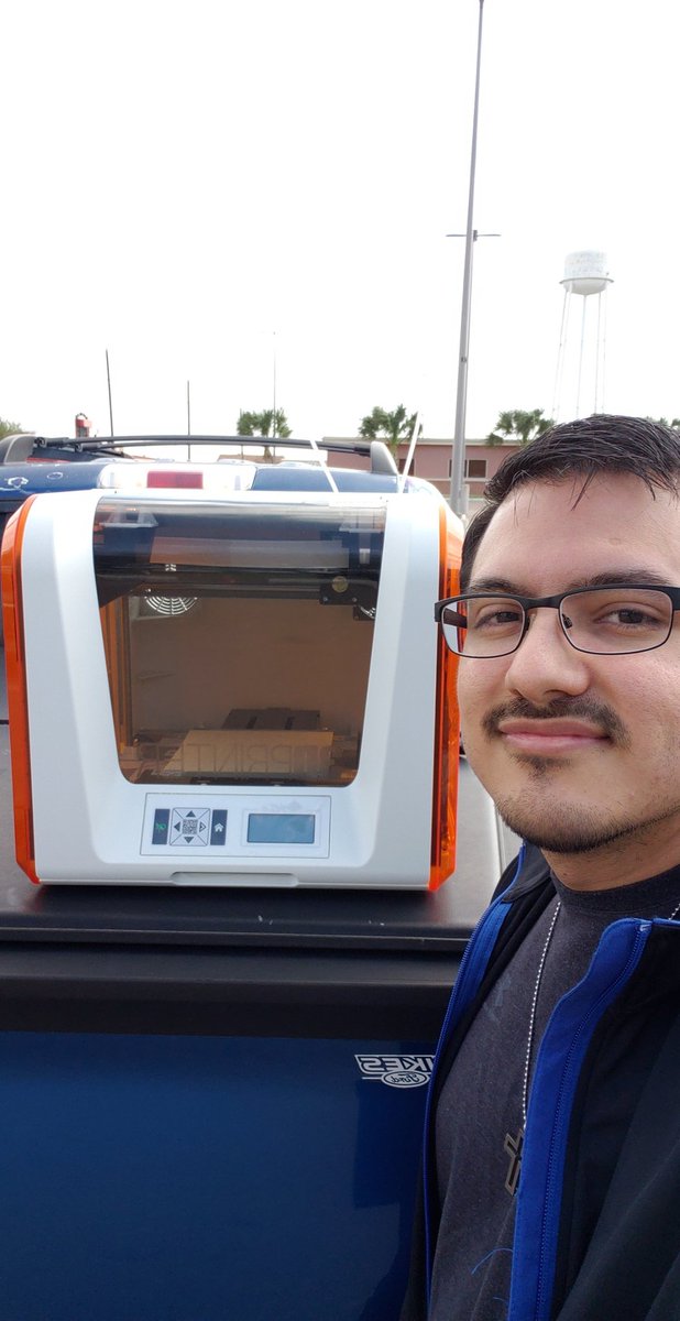 Thank you Clem Garza for the 3D printer to take to my campus!