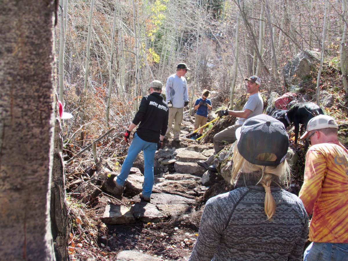 JeffKerkove's tweet image. Coming soon to the Vail Valley thanks to a lot of hard working volunteers, the USFS and the VVMBA: Everkrisp Trail 👌🏻
—
#vvmba #trailwork #vail #colorado
