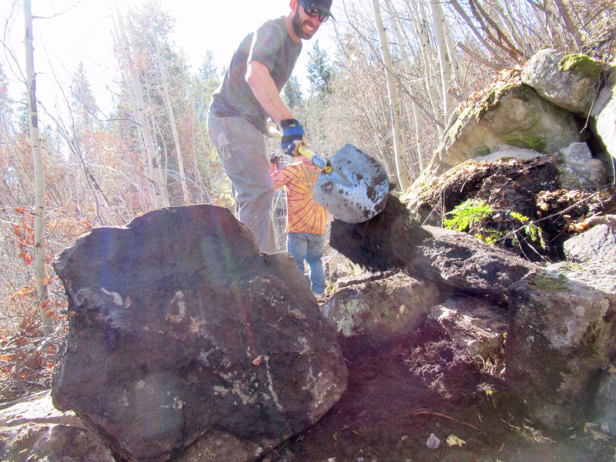 JeffKerkove's tweet image. Coming soon to the Vail Valley thanks to a lot of hard working volunteers, the USFS and the VVMBA: Everkrisp Trail 👌🏻
—
#vvmba #trailwork #vail #colorado