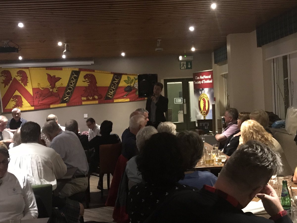 The excellent <a href="/ruairidhskye/">Ruairidh Cormack</a> entertaining the clan tonight in the <a href="/RoyalHotelSkye/">TheRoyalHotel</a>