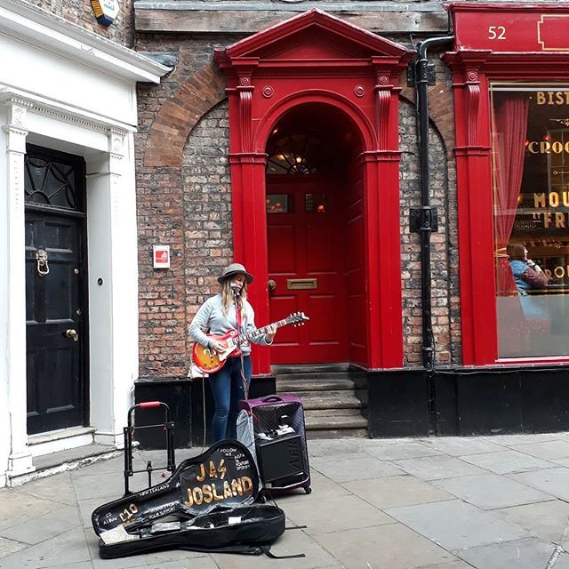 flexourminds's tweet photo. There are some excellent buskers in the city centre at the moment but listening to @jasjosland was a real treat.
.
If you are in town seek her out or check out her Insta feed.
.
🎶🎸🎶🎵
#onlyinyork #visityork #livemusic #buskers 
#nofilter 
@york.uk @vi… https://t.co/wBvRtTnQXm https://t.co/7qBu7kBPVE