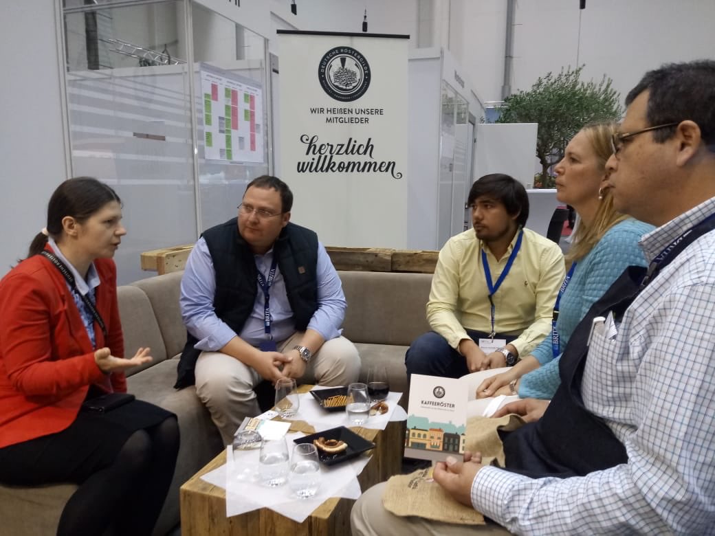 ConsejoCafeSV's tweet photo. #DirectorCSC @ConsejoCafeSV y #Productores finalizan con #Éxito participación en #COTECA #Alemania impulsando #CaféDeElSalvador en el 1er destino Europeo de nuestro café https://t.co/oWHM99o9a9