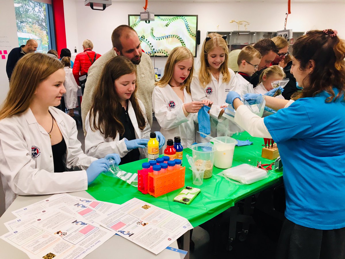 JayneQuoiani's tweet photo. #IamABiologist communicating biology to our local community through hands-on experiences as part of the @MidlothSciFest #EBopen #scicomm #ScienceRocks https://t.co/VsamX2WINQ