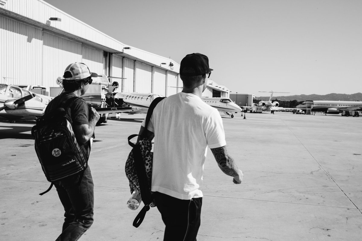 maroon5's tweet photo. #RedPillBluesTour https://t.co/jrqJzmQsY6
