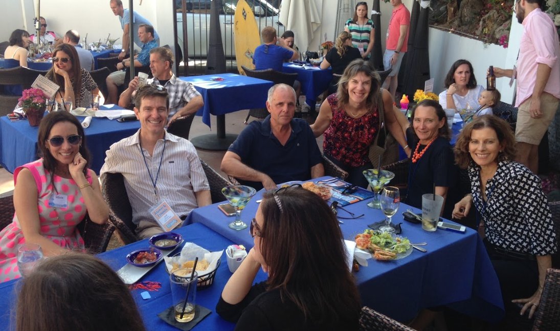 WavesWeekend's tweet photo. While those on campus are enjoying our students and alumni of the Pepperdine Improv Troupe, those off campus are down at Casa Esobar for the '88,'98,'08,'13, and '18 Class Year Reunions! #WavesWeekend https://t.co/DdZOcwOOQm