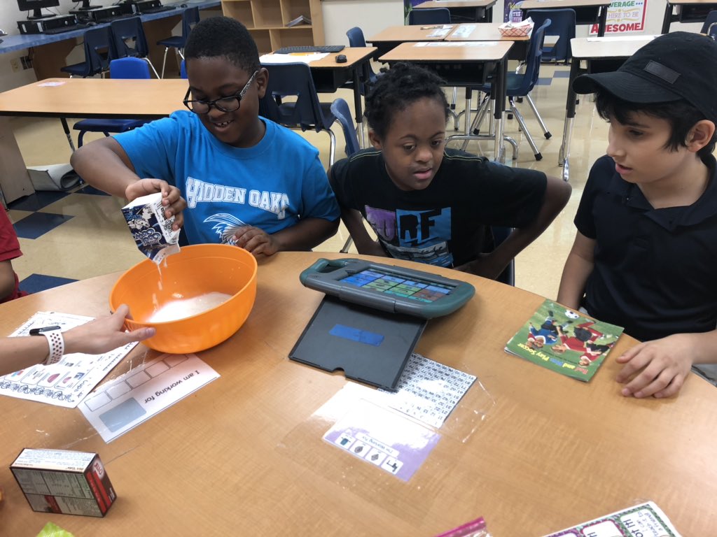 zacevedo's tweet photo. #FridayFunDay #Room133 @hiddenoaksES #WeCanFly #pumpkinpatcdirtycup #comunication #Autism #halloweenspecialedition #candy @helman127 @zacevedo https://t.co/M7ETCDgSVr