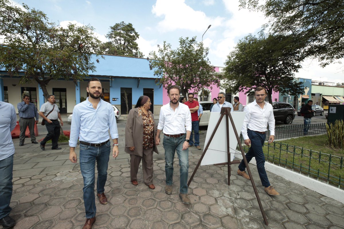 DavidAysa's tweet photo. ¡Puebla sigue transformándose gracias al trabajo coordinado entre @TonyGali y @LuisBanck! Hoy supervisamos la construcción del Puente de Xonacatepec, el Bulevar Carmelitas y el #BarrioSmart ¡Muy pronto podremos disfrutarlos! https://t.co/WsRpxCu4g7