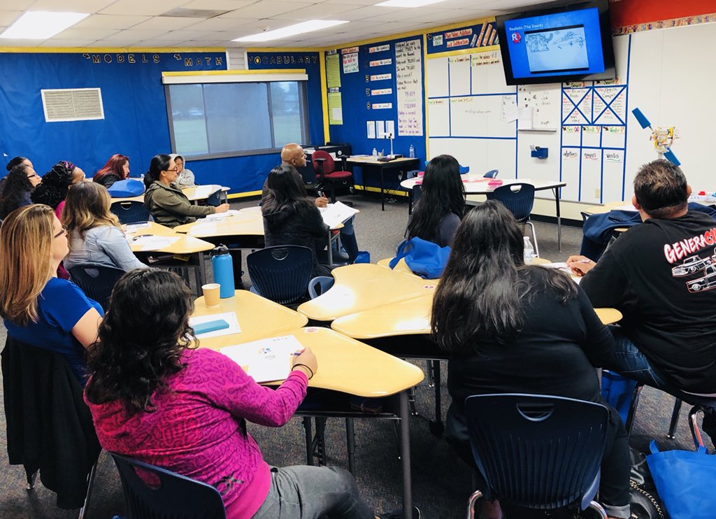 Mr_BMichael's tweet photo. So much fun introducing the #RIASEC to #CVESDParents and talking with them about how to help their children explore their interests at our 4th Annual @CVESDNews Parent Academy! https://t.co/t7aV6jHHvq
