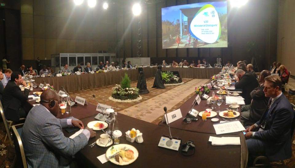 #V20 finance ministers of 48 climate vulnerable countries led by <a href="/RMIMission/">Marshall Islands</a> discuss climate action with their #G20 counterparts at #AM2018Bali <a href="/TheCVF/">Climate Vulnerable Forum</a>