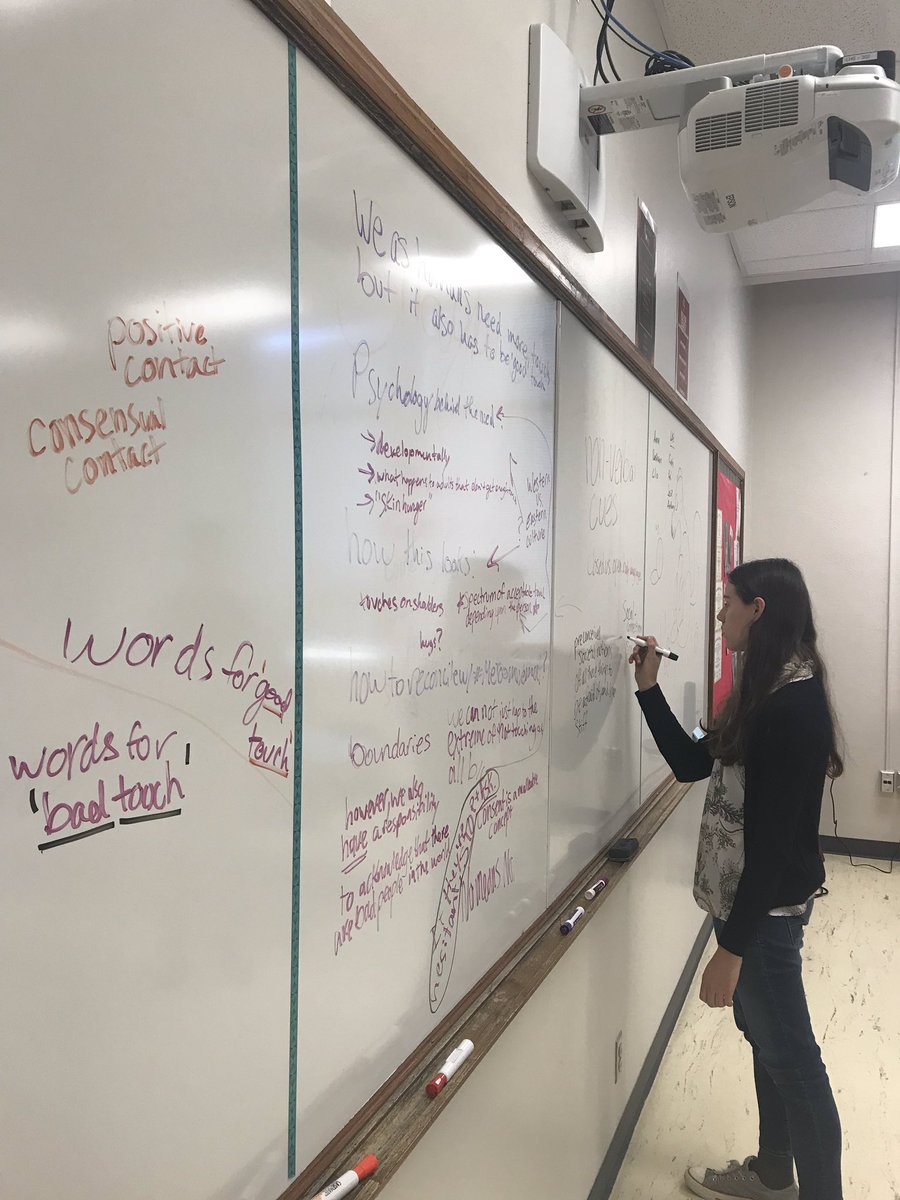 linksspeech's tweet photo. Sometimes itβs easier to put your brain on the whiteboard while working out the details of your Oratory. #speechkid #speechlife #thisistotallynormal | @LHSAdvocate @LINKolnStudSect @LHSLinks https://t.co/ZgoNSOgjRp