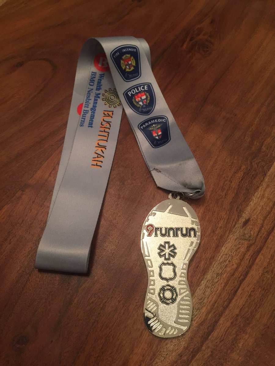 hannahkgm's tweet image. First time at @9RunRun this morning. So many specials touches along the way, like the giant 🇨🇦 flag, pipe band and finishing along the Trans Canada Trail #halfmarathon #9runrun #runottawa