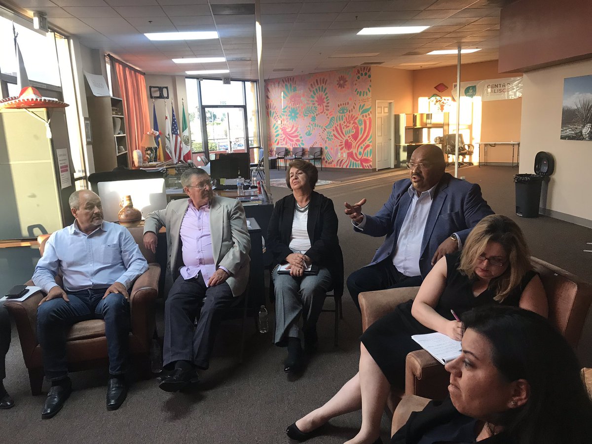 aleruedaortega's tweet photo. Retroalimentando sobre el exitoso foro de agenda binacional migrante con @LIBIERJIMENEZ en #LosAngeles @JCRomeroHicks https://t.co/16ixIBGkx8