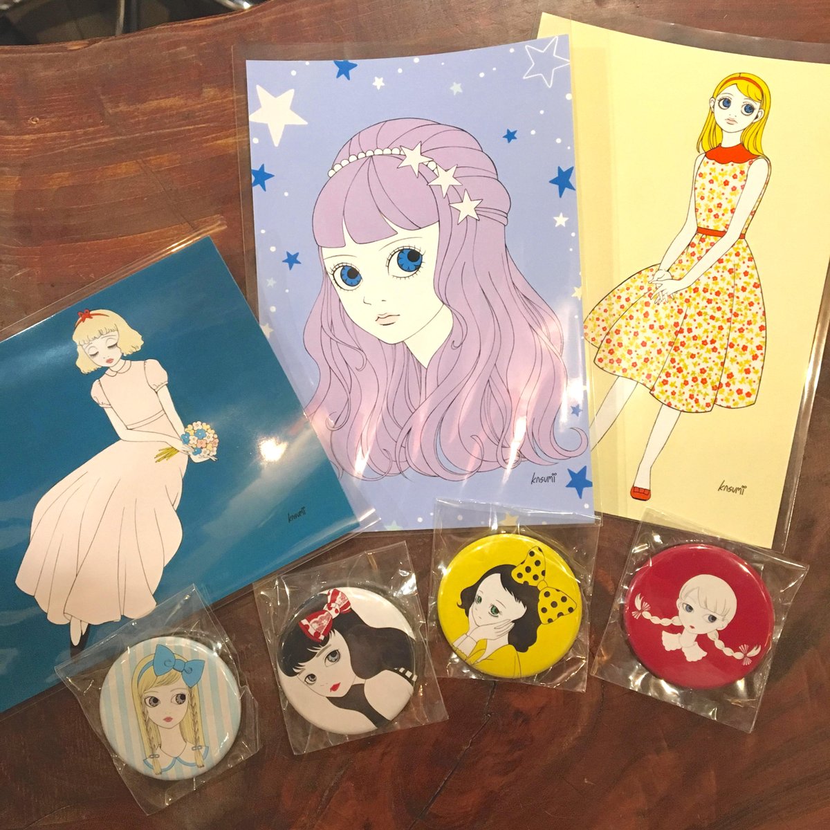 Hattifnattの雑貨屋さん Pa Twitter レトロな女の子 竹花佳純 さん 87ta Ke のboxにはカラフルな色使いとシンプルな線で描かれた女の子の作品がありまます レトロでおしゃれなポストカードカードや缶バッジなどたくさん揃っています 吉祥寺 雑貨